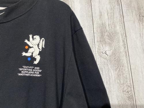 ナイキ×オフホワイトのTシャツ