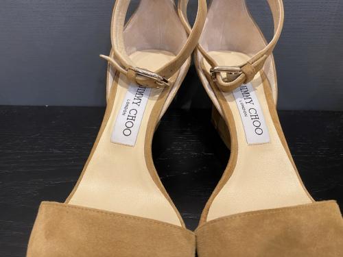 ジミーチュウのサンダル