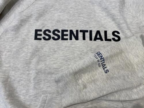 エッセンシャルズのフロントロゴプルオーバーパーカー