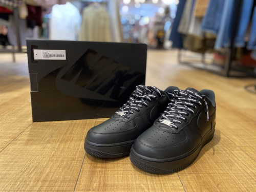 ストリートブランドのSUPREME×NIKE