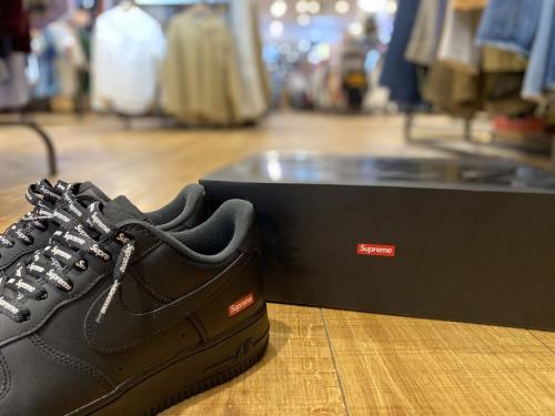 SUPREME×NIKEのシュプリーム × ナイキ