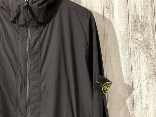 ストーンアイランドのパーカー