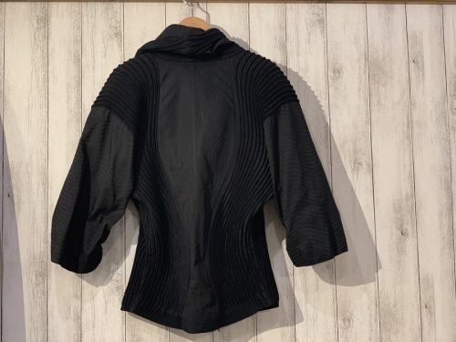 イッセイミヤケのジャケット