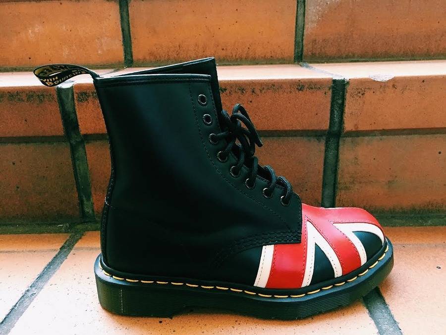 Dr.Martens ギャルソン別注 英国製 FREDERIC US7 本革 黒 Dr.Martens ギャルソン別注 英国製 FREDERIC US7 本革 黒 お洒落女子