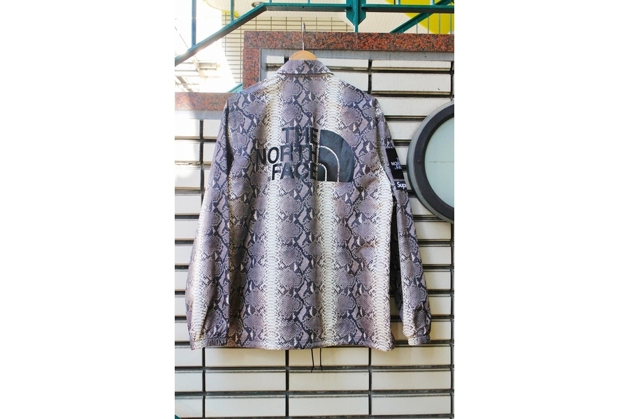 SUPREME × THE NORTH FACEより未使用品18年モデルコーチ SUPREME × THE NORTH FACEより未使用品18年モデルコーチ