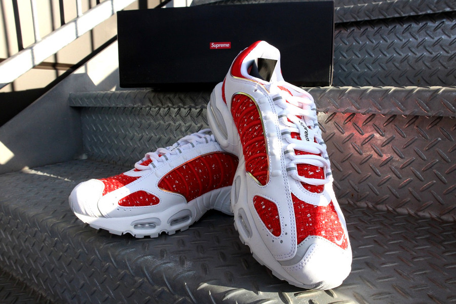 本日の買取速報【Nike x Supreme/Air Max Tailwind 4】新品タグ付き