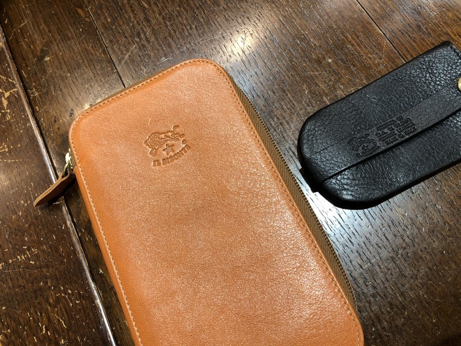 Il Bisonte イルビゾンテ よりレザーアイテム二点のご紹介です 07 02発行