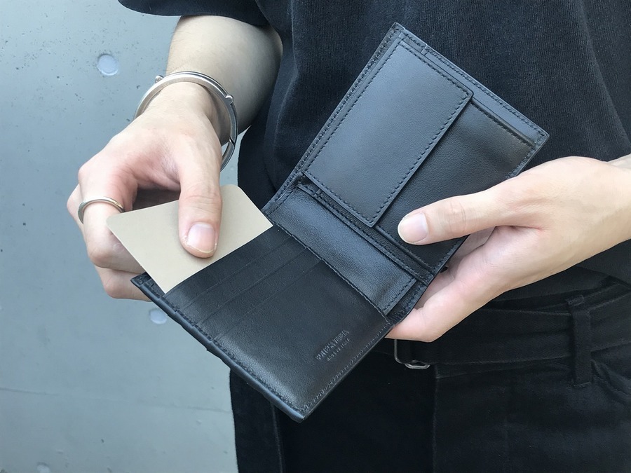 BOTTEGA VENETA/ボッテガヴェネタ】より2つ折り財布のご紹介です 