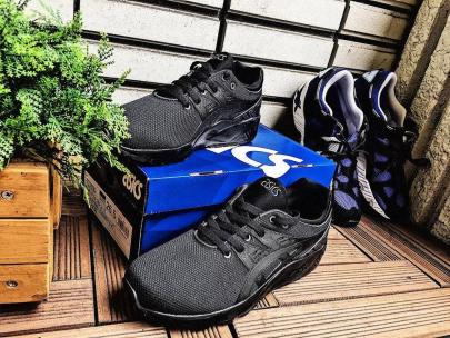 「asicsのアシックス 」