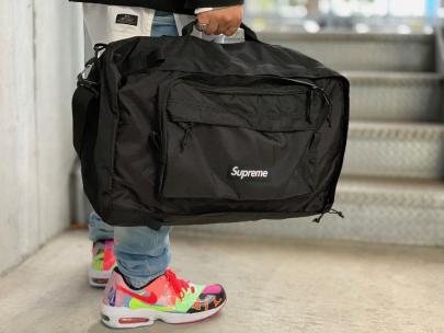 「ストリートブランドのSUPREME 」