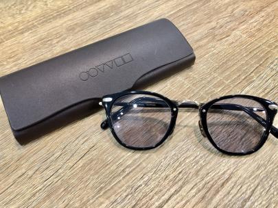 「ビジネスアイテムのOLIVER PEOPLES 」