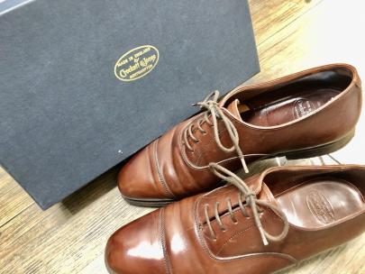 「ビジネスアイテムのCrockett & Jones 」