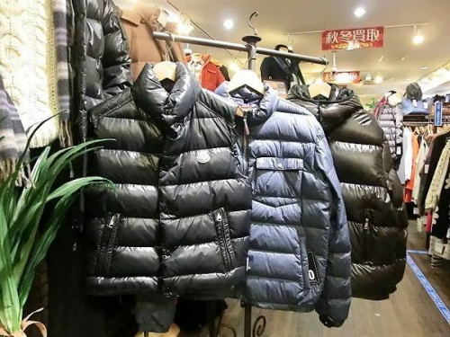 モンクレールのダウン