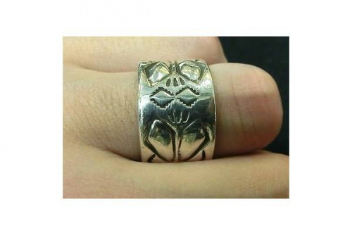 ナバホ族のインディアンジュエリー