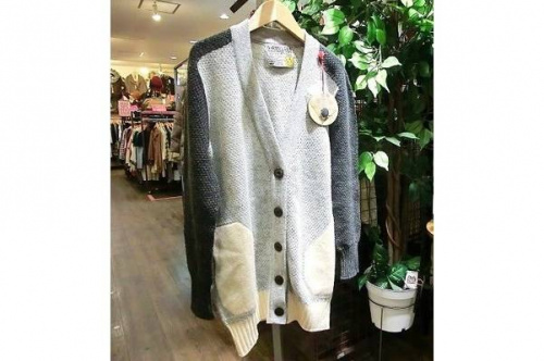イリアンローブのカーディガン