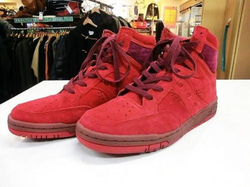 ホワイトマウンテニアリングのスニーカー