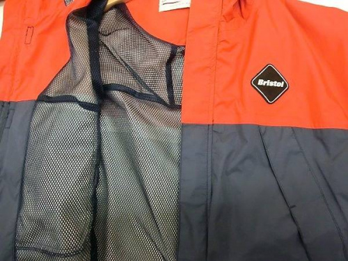 ナイロンパーカー