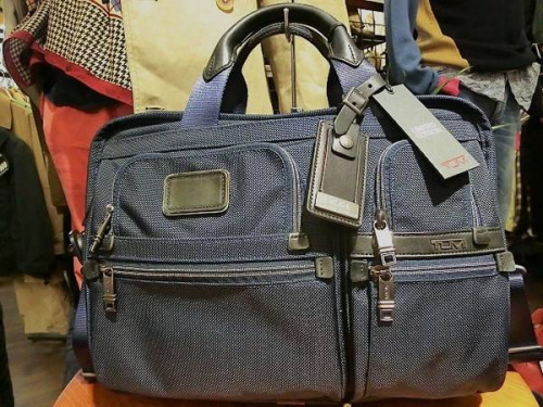 トゥミのビジネスバッグ