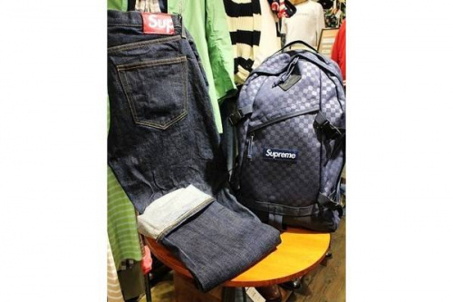 シュプリームのリュック