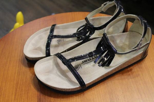 シューズのサンダル