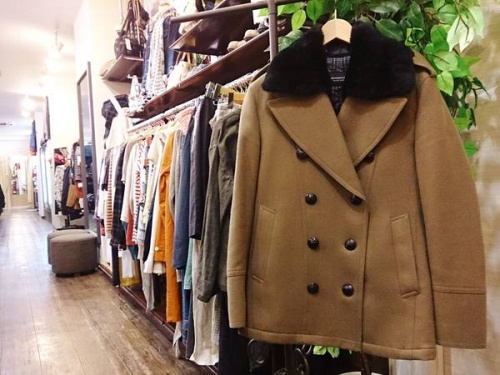 トップスのレザージャケット