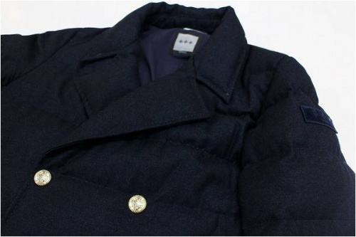 トップスのダウンジャケット