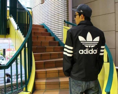 プーマのアディダス