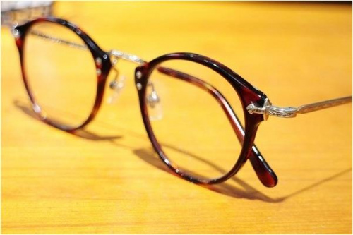 ビューティー＆ユースの眼鏡