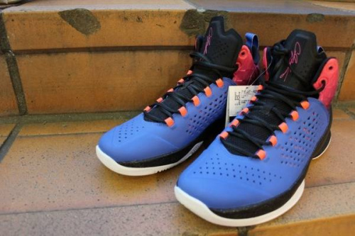 スニーカーの調布