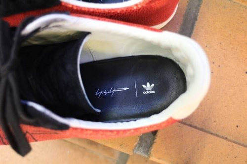 スニーカーのアディダス