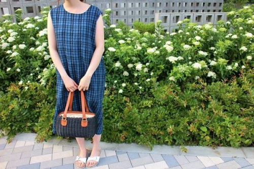 ワンピースのカゴバッグ