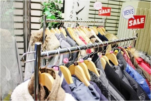 セールのリサイクルショップ