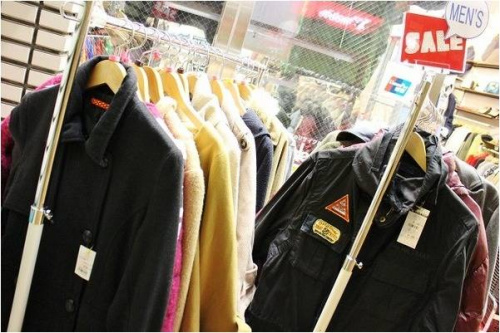 セールのリサイクルショップ