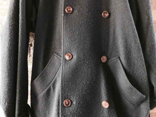 トップスのトレンチコート