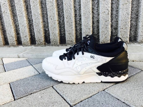 シューズ・バッグのスニーカー