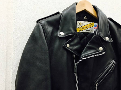 レザージャケットのショット