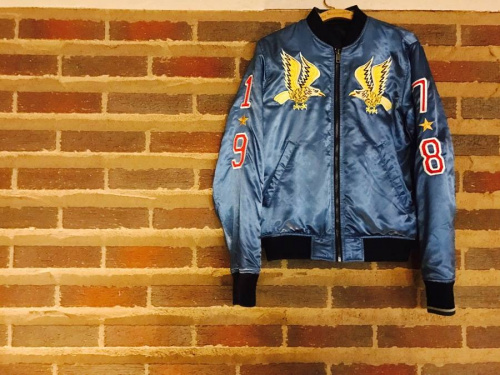 トップスのスタジアムジャンパー