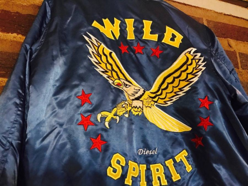 スタジアムジャンパーのDIESEL