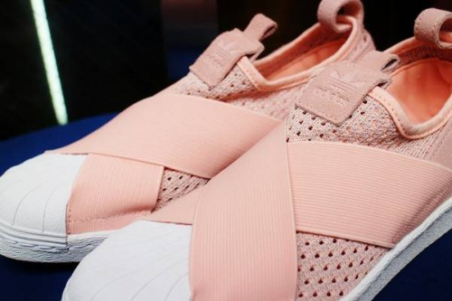 シューズ・バッグのスニーカー