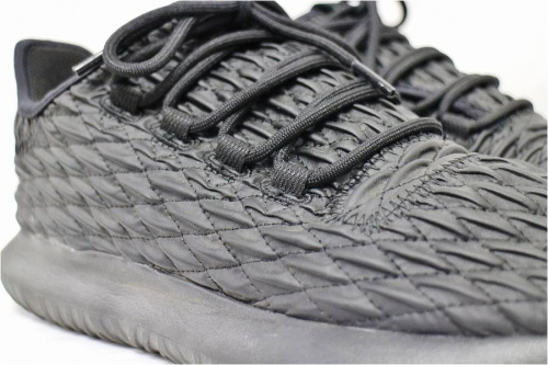 スニーカーのadidas