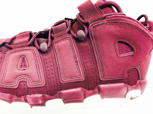 モアアップテンポのスニーカー