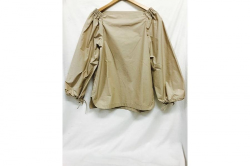 トップスのシャツ・ブラウス