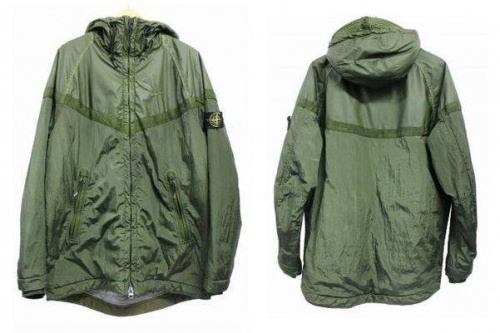 トップスのフーテッドジャケット