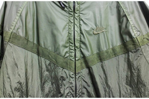 フーテッドジャケットのウインドランナープリマロフト