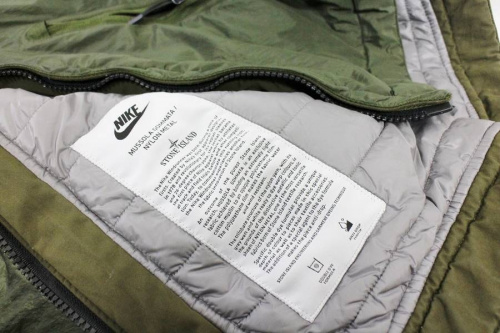 ウインドランナープリマロフトのSTONE ISLAND