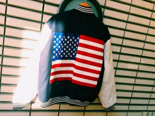 スタジャンのニット