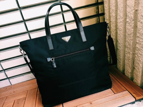 プラダのトートバッグ