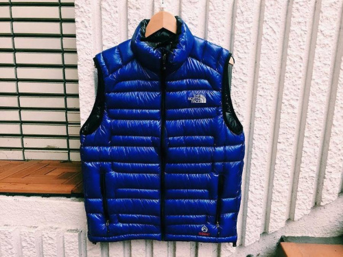 アウトドアのダウン