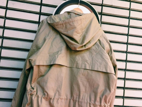 コートのトレンチ