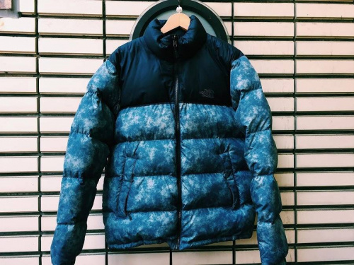 アウトドアのダウン